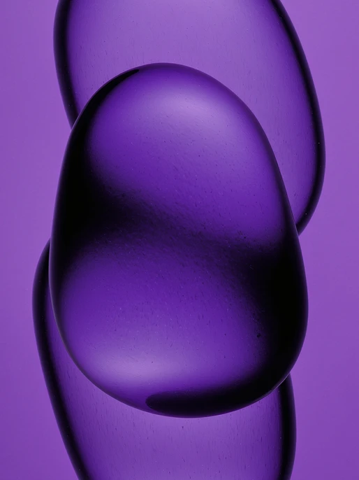 Purple Balls iOS Wallpaper